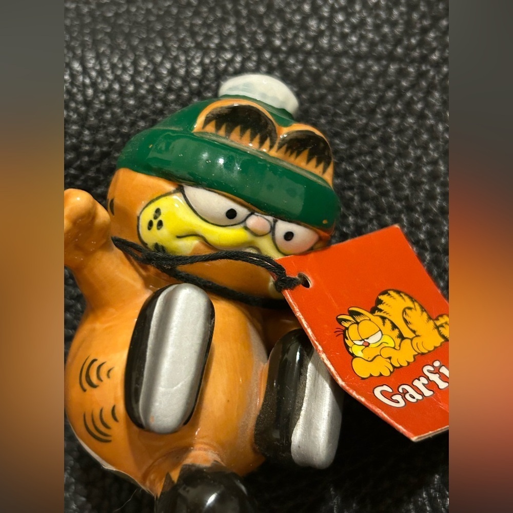 Vintage Garfield Ice Skating Figurine Enesco 1981 Made Korea Original Sticke